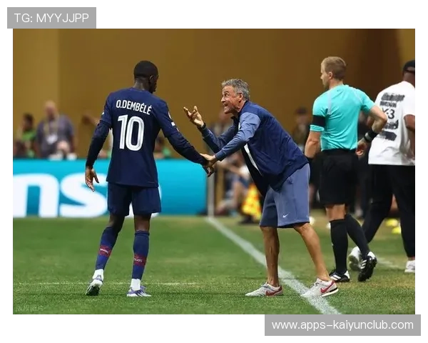 切尔西边路二人组配合默契,频繁撕开防线