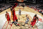 NBA常规赛太阳击败湖人 杜兰特砍下35分关键时刻连中三分，nba太阳对战湖人